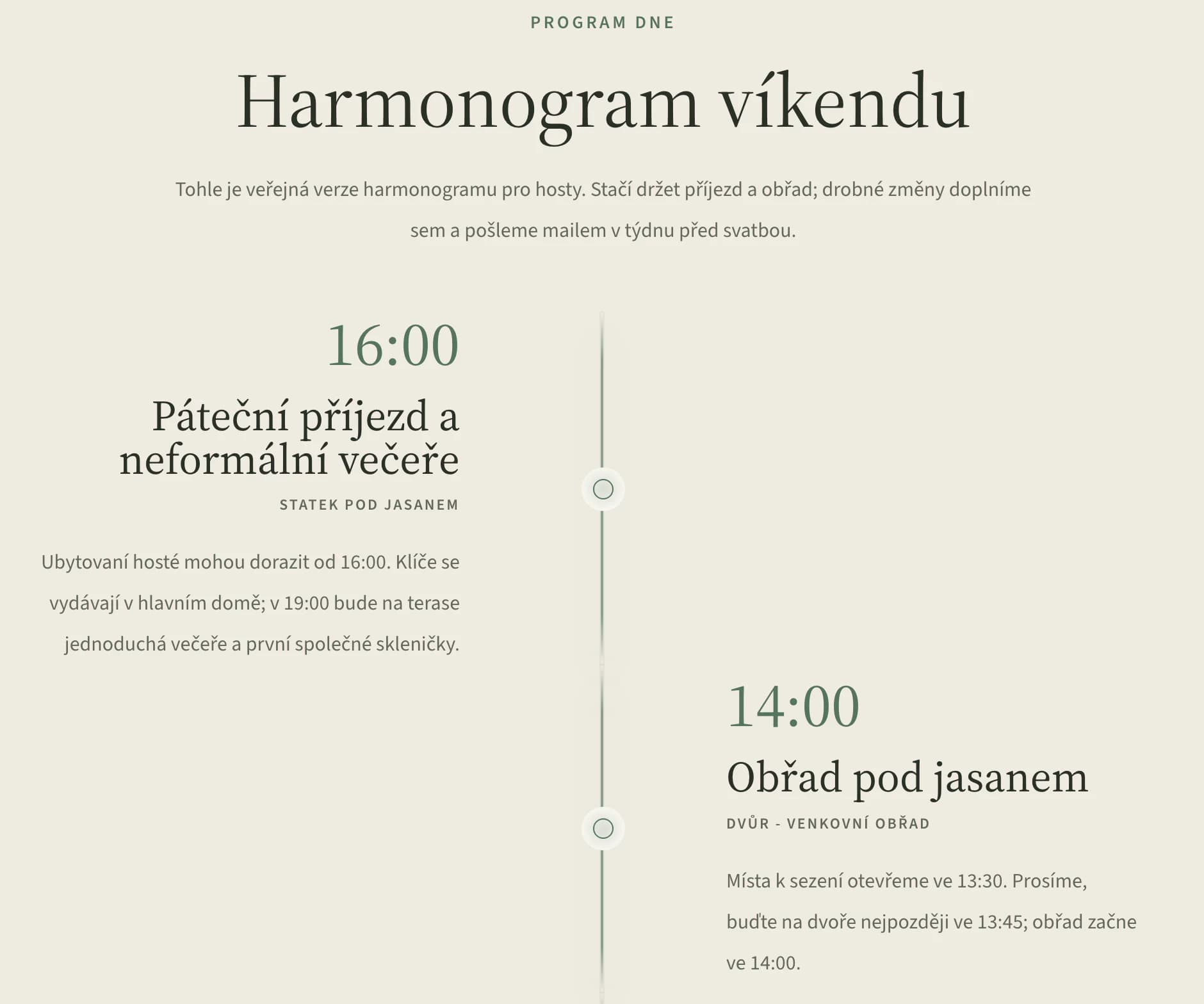 Program na webu svatby: páteční příjezd v 16:00 a obřad pod jasanem ve 14:00, převzaté z harmonogramu
