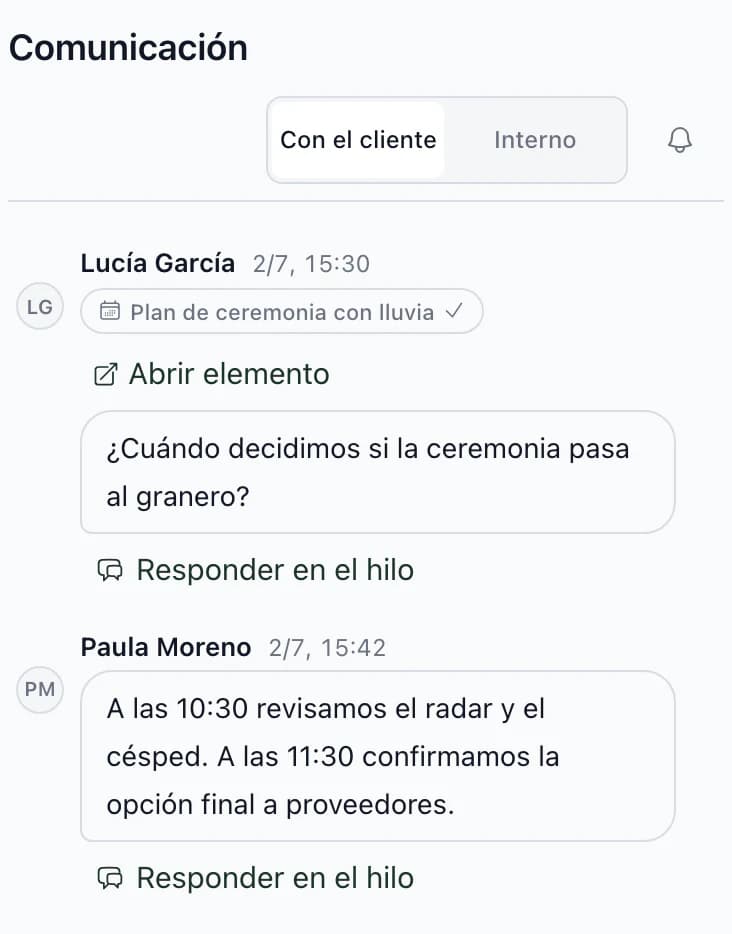 Comunicación con el cliente, con la pregunta de Lucía García en Plan de lluvia de la ceremonia sobre cuándo se decide el traslado al granero, y respuesta con las horas de revisión