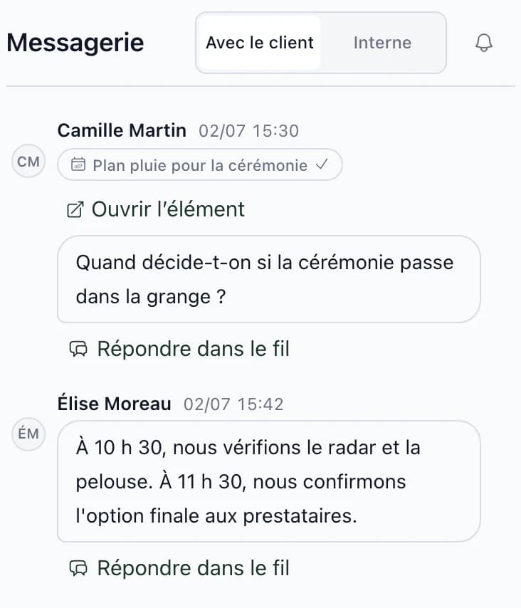 Communication avec le client, Camille Martin demande dans le Plan de repli en cas de pluie quand décider du déplacement dans la grange, avec une réponse précisant les heures de vérification
