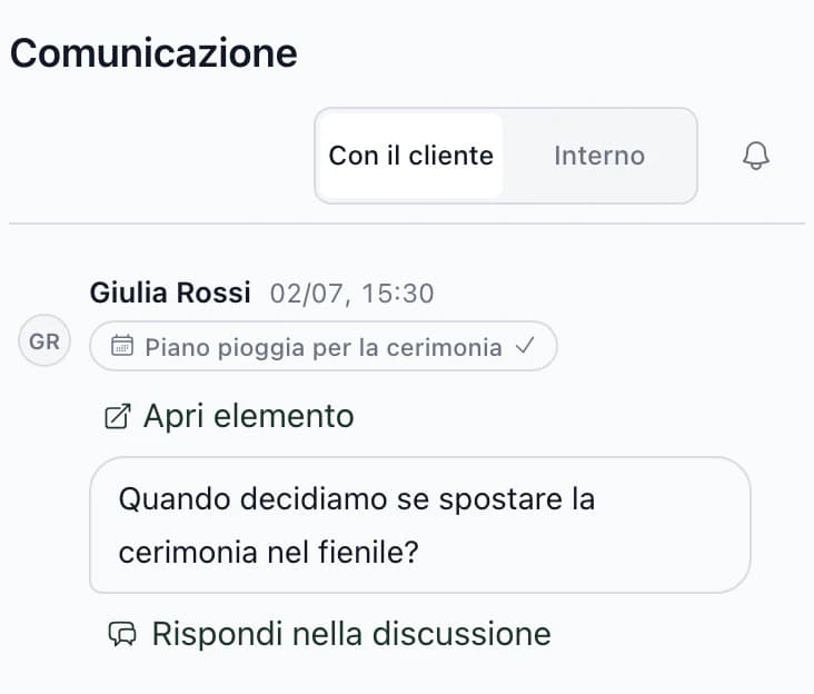 Messaggio della cliente Giulia Rossi nel punto Piano pioggia per la cerimonia: quando si deciderà se spostare la cerimonia nel fienile