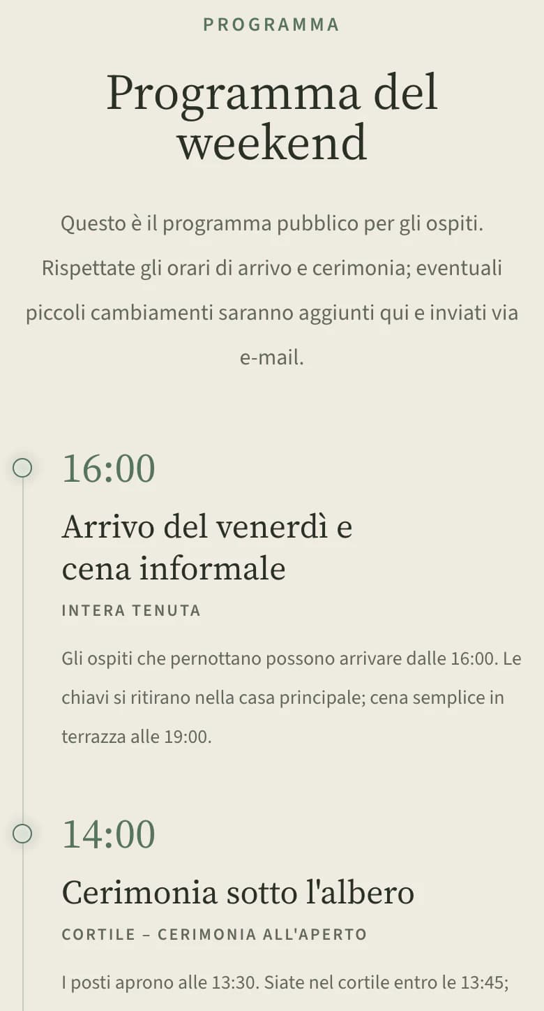Programma sul sito del matrimonio, sul telefono: arrivo venerdì alle 16:00 e cerimonia sotto il frassino alle 14:00