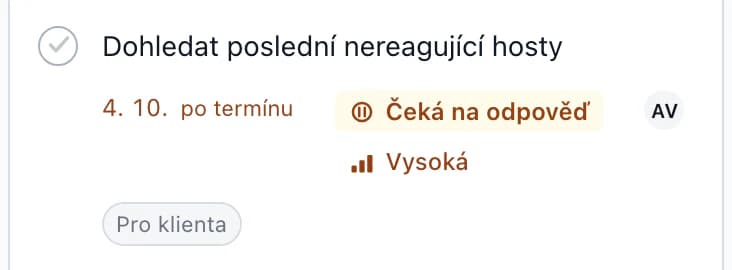Úkol po termínu: dohledat poslední nereagující hosty, čeká na odpověď, vysoká priorita