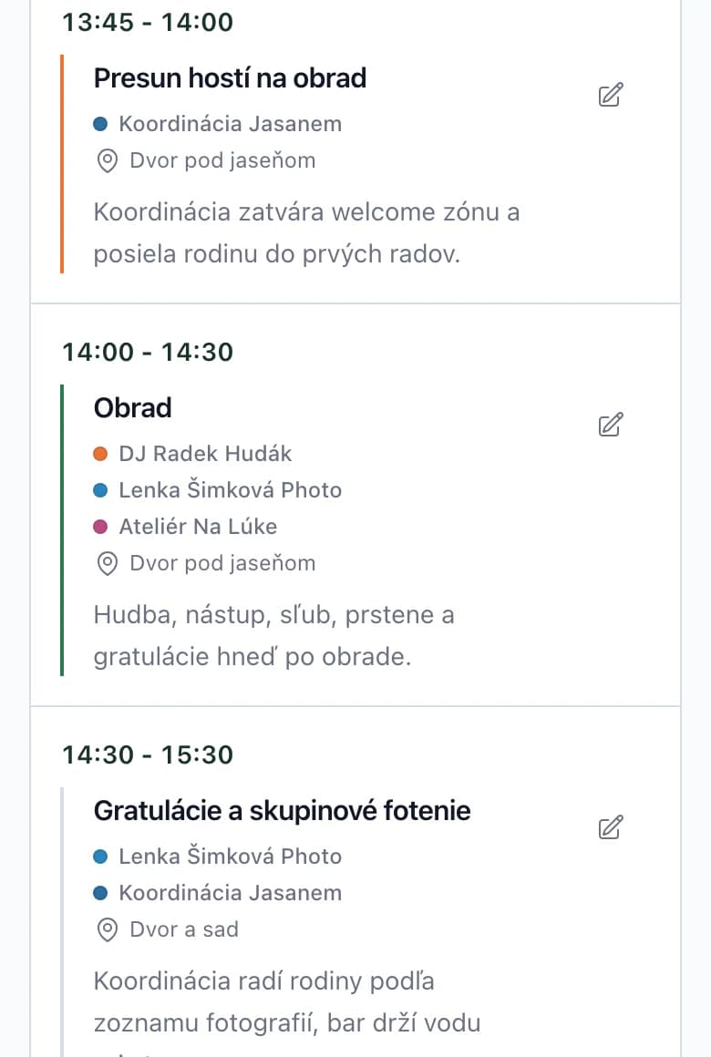 Harmonogram svadobného dňa na telefóne: presun hostí 13:45, obrad 14:00 a gratulácie s dodávateľmi pri každom bode