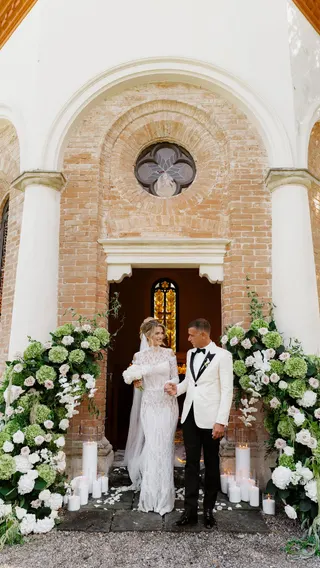 Svatba na místě Zámek Bon Repos (Ellovee Weddings), příspěvek @ellovee_weddings z roku 2025