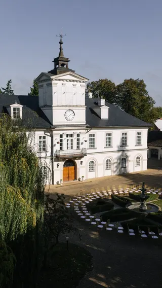 Svatba na místě Zámek Niměřice (Love Weddings), příspěvek @loveweddingsprague z roku 2026