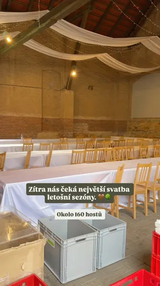 Svatba na místě Hoffmanův dvůr (TH Events – Hanka Tran), příspěvek @hoffmanuvdvur.cz z roku 2026
