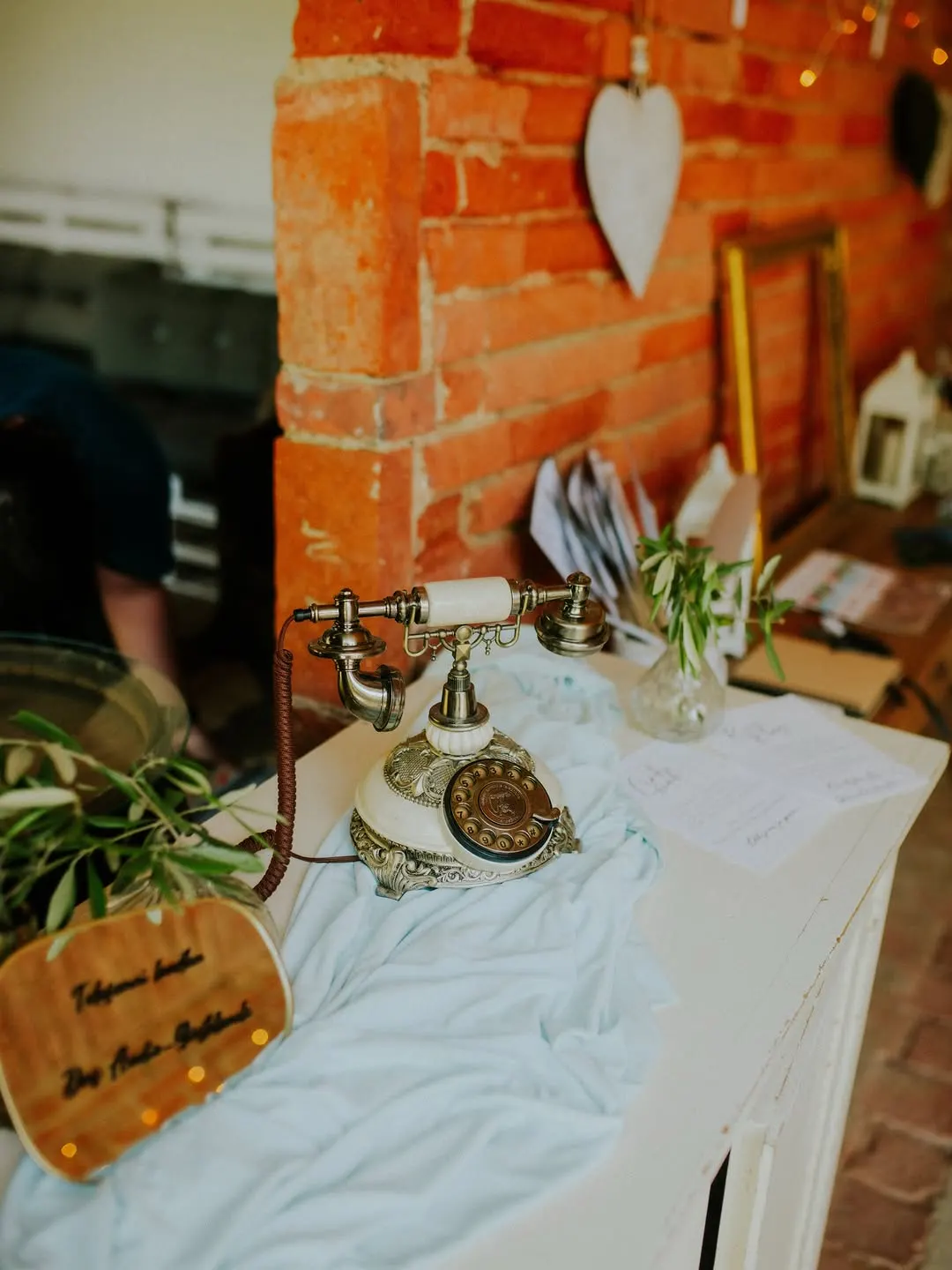 Ze svatebního portfolia: Do kroužku (5. fotografie)