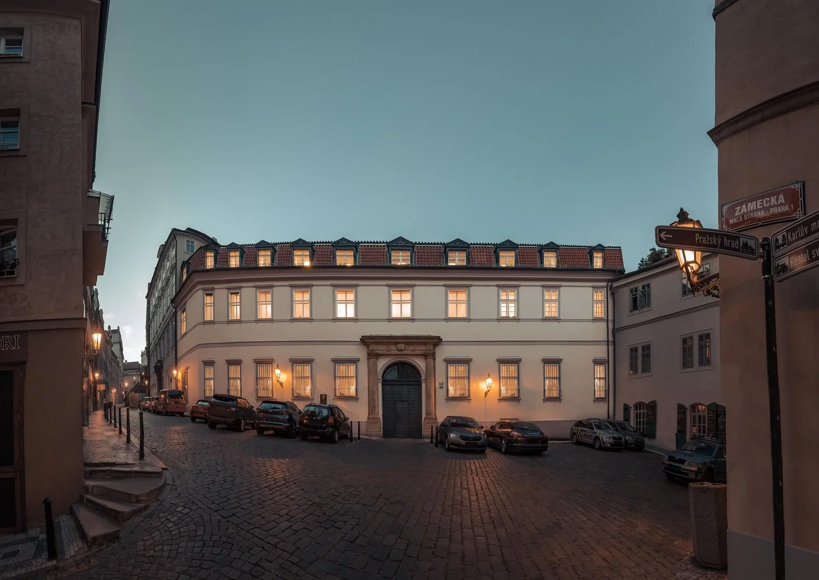 Hartigovský palác – Celková fasáda Hartigovského paláce