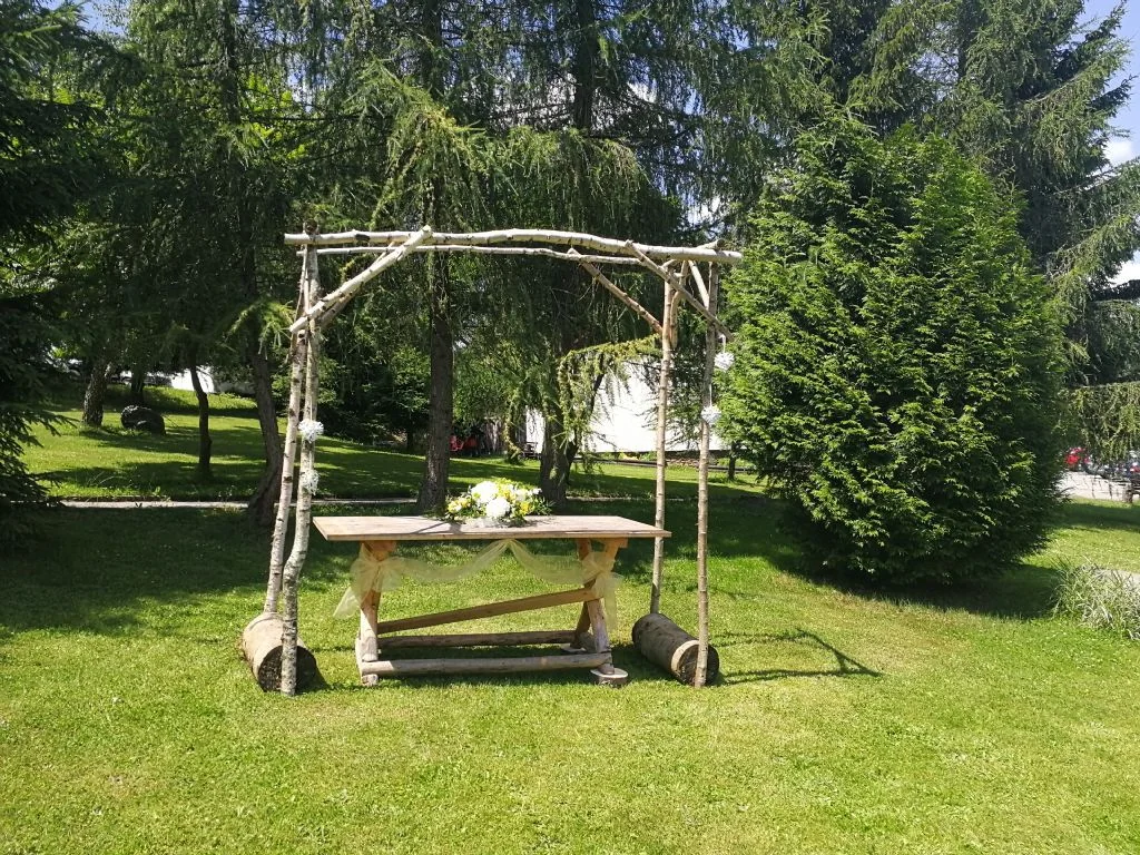 Hotel Rohanov – Obřadní místo v zahradě hotelu.