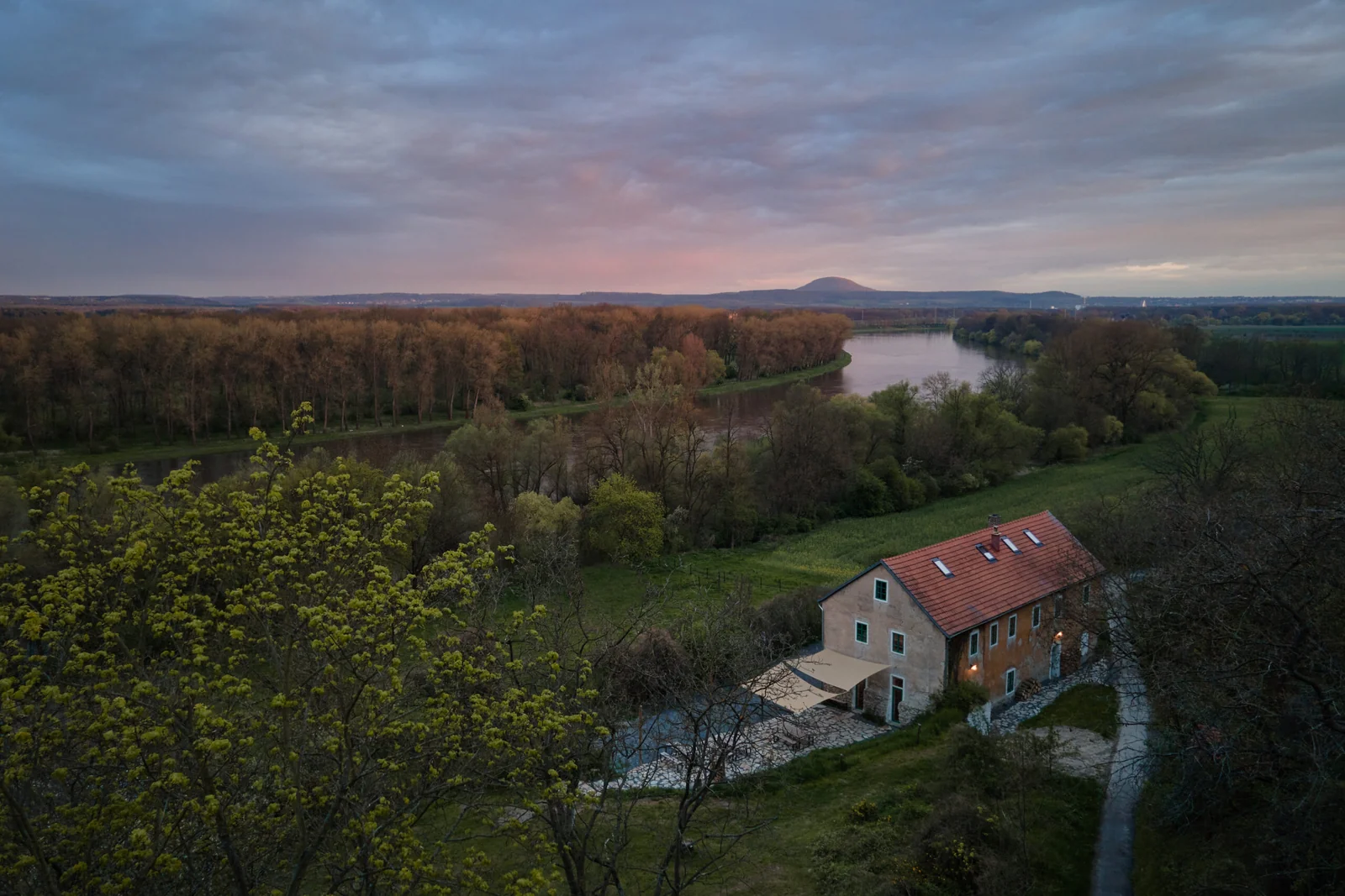 Na Lisu – Letecký pohled na celý areál Na Lisu a okolní krajinu