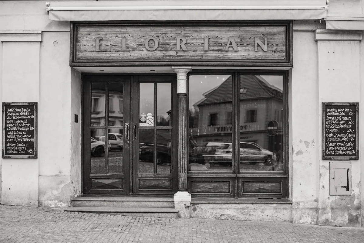Restaurace Florian – Exteriér a vstup do restaurace Florian.