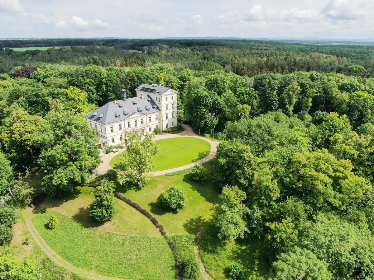 Svatební místo – Chateau Mcely (2. fotografie)