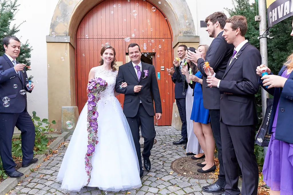 Novomanželé – Chvalský zámek, Praha
