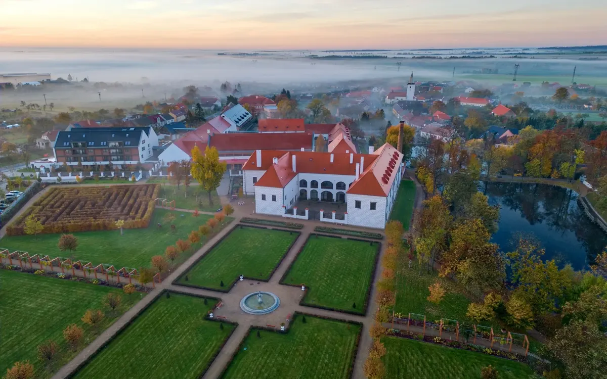 Svatební místo – Hotel Zámek Valeč (3. fotografie)
