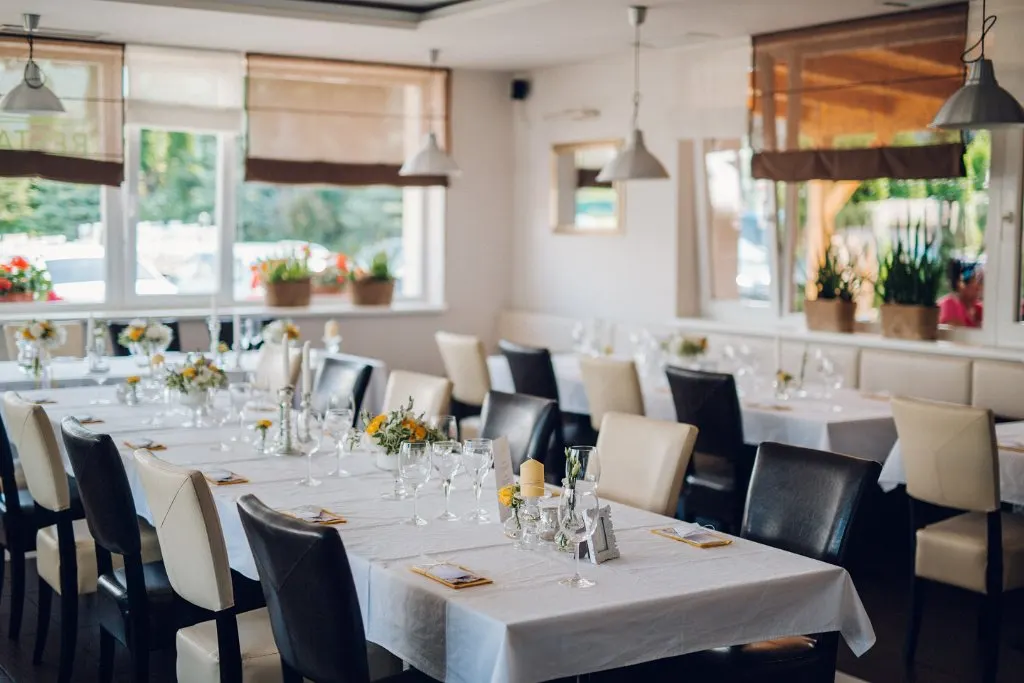 Interiér – Restaurant Slunečnice – Svatba na jednom místě, Modřice