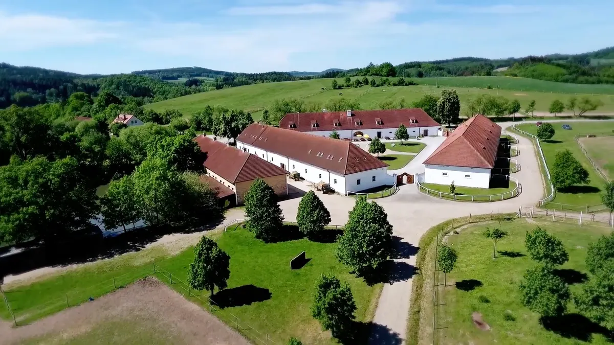 Svatební místo – Statek Benice, Chrášťany (3. fotografie)