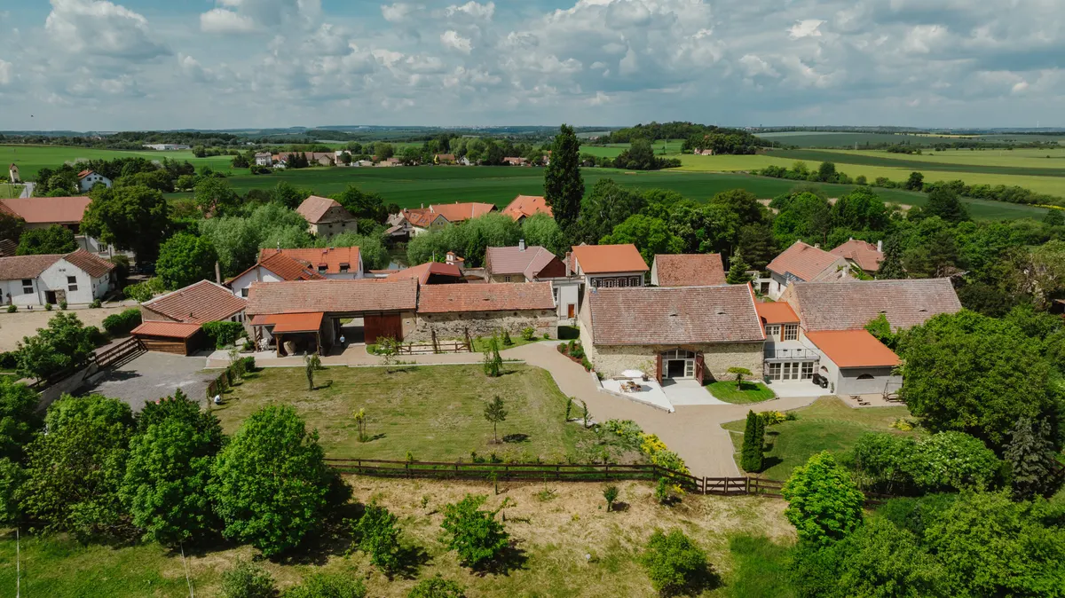 Svatební místo – Statek Pazderna, Tuchoměřice (2. fotografie)